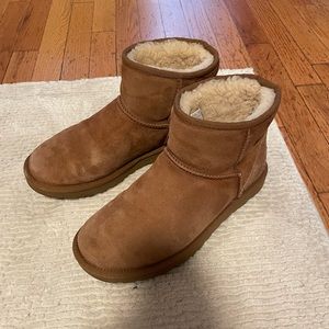 Like new UGG classic mini II booties chestnut